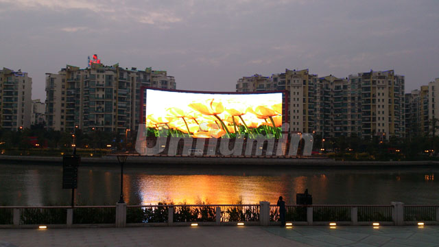 东升国际官网科技大型LED格栅屏高耸岐江江干