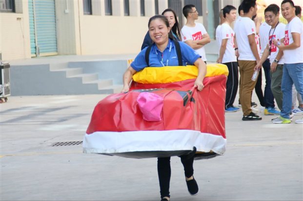 看我多了一只“欢乐的大脚”，瞬间脚底生风！